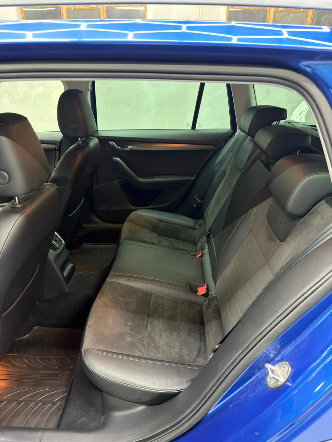 Skoda Octavia 2.0 TDI Scout 4x4 - Imagine 17