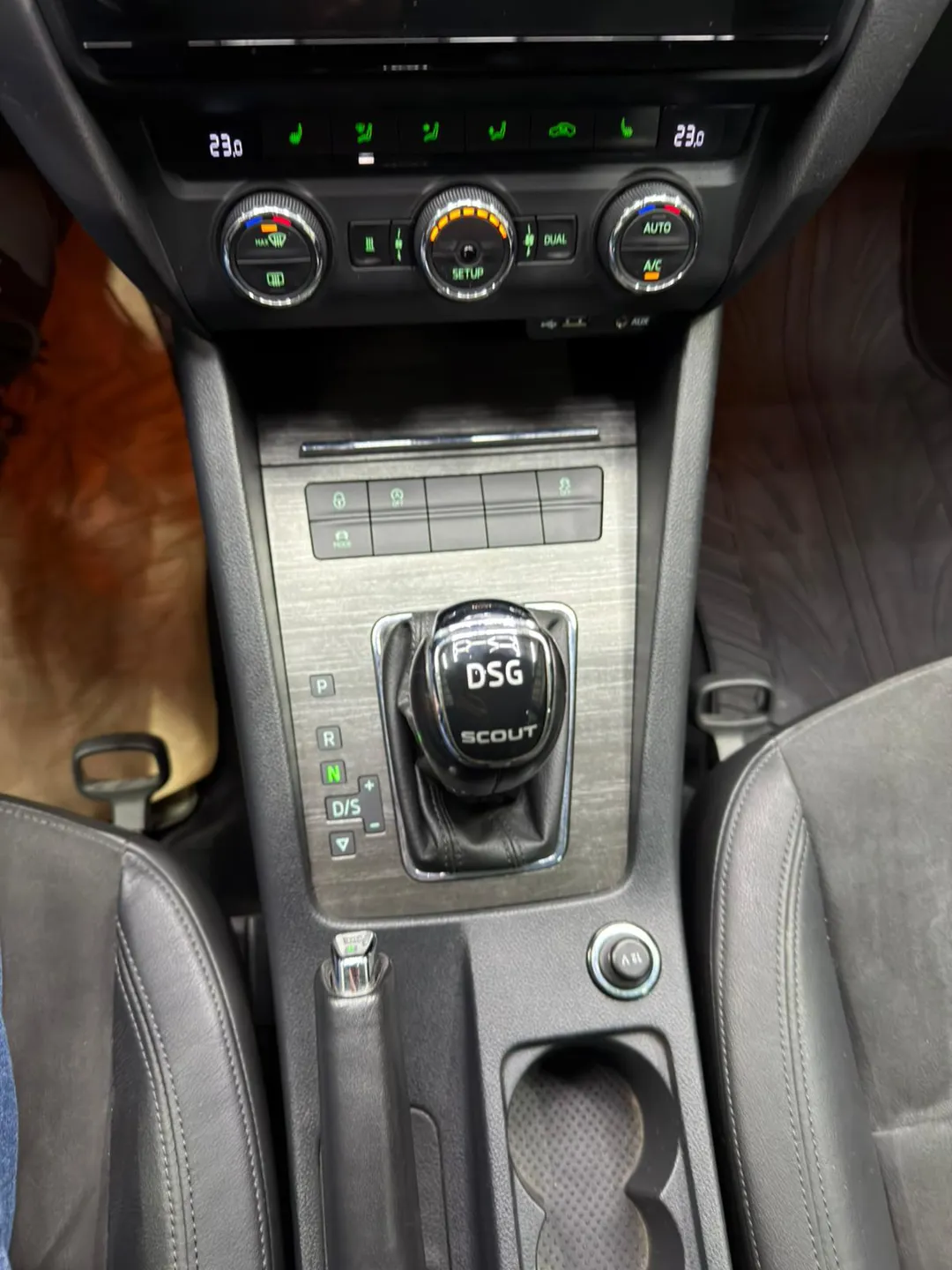 Skoda Octavia 2.0 TDI Scout 4x4 - Imagine 16