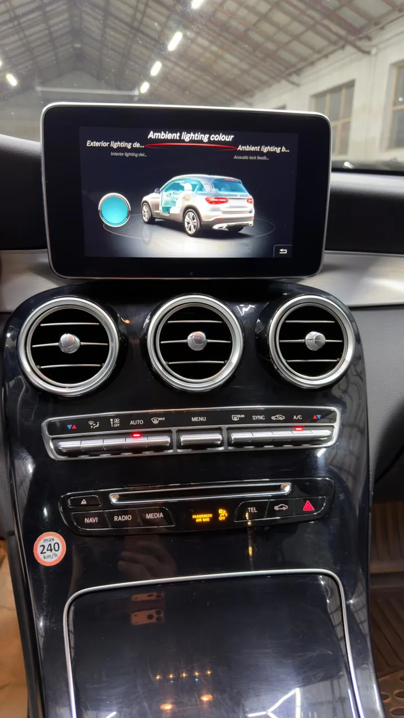 MERCEDES BENZ GLC 250d 4 MATIC - AMG Pachet  - Imagine 14