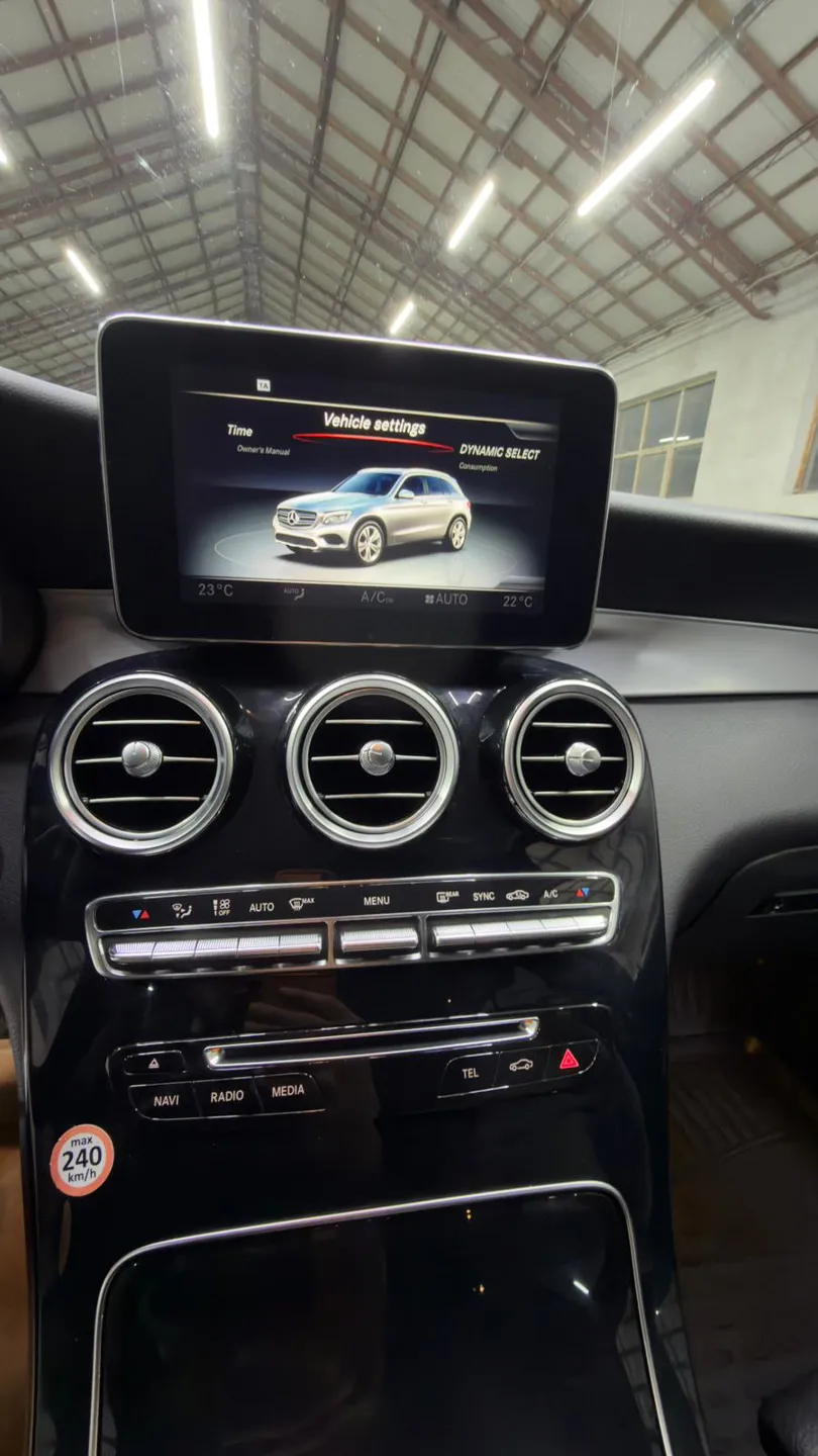 MERCEDES BENZ GLC 250d 4 MATIC - AMG Pachet  - Imagine 22