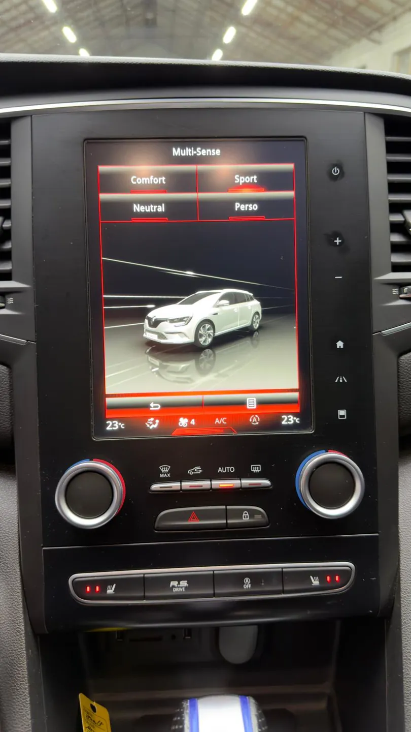 Renault Megane Grand Tour GT - Imagine 17