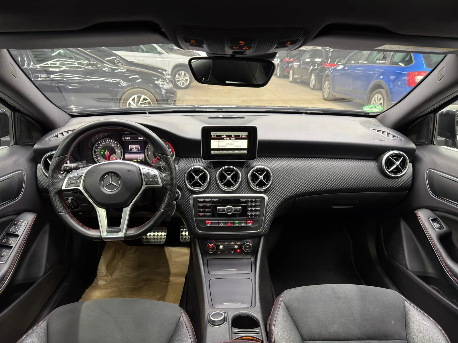 Mercedes-Benz A 200 CDI 7G-DCT AMG Line - Imagine 18