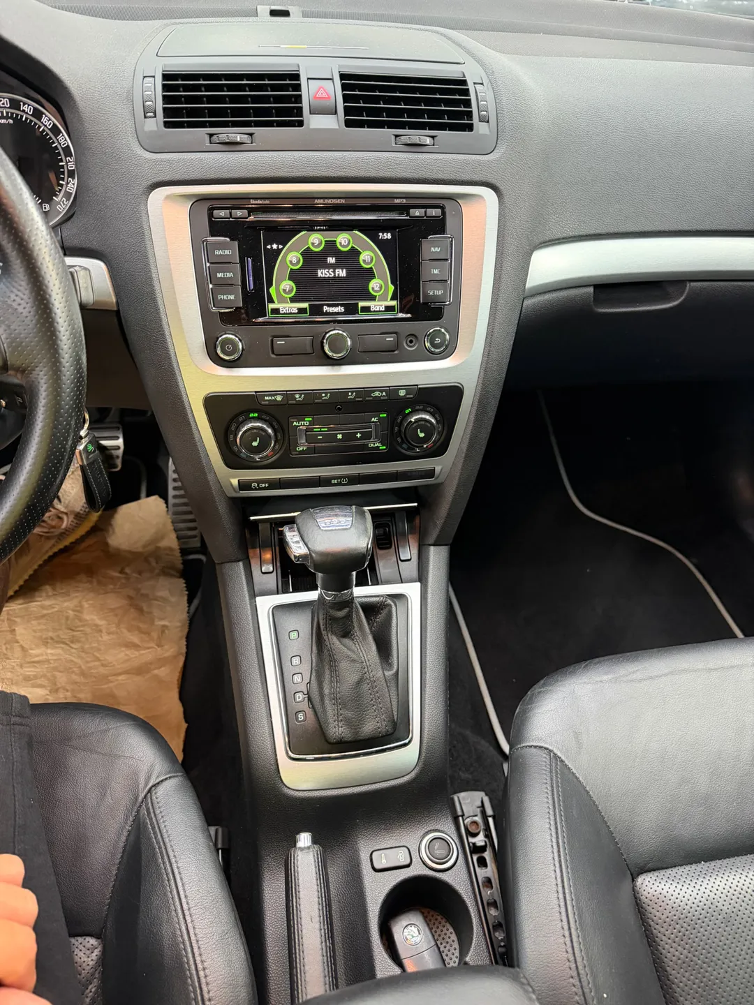 Skoda Octavia 2.0 TDI DPF DSG RS - Imagine 13