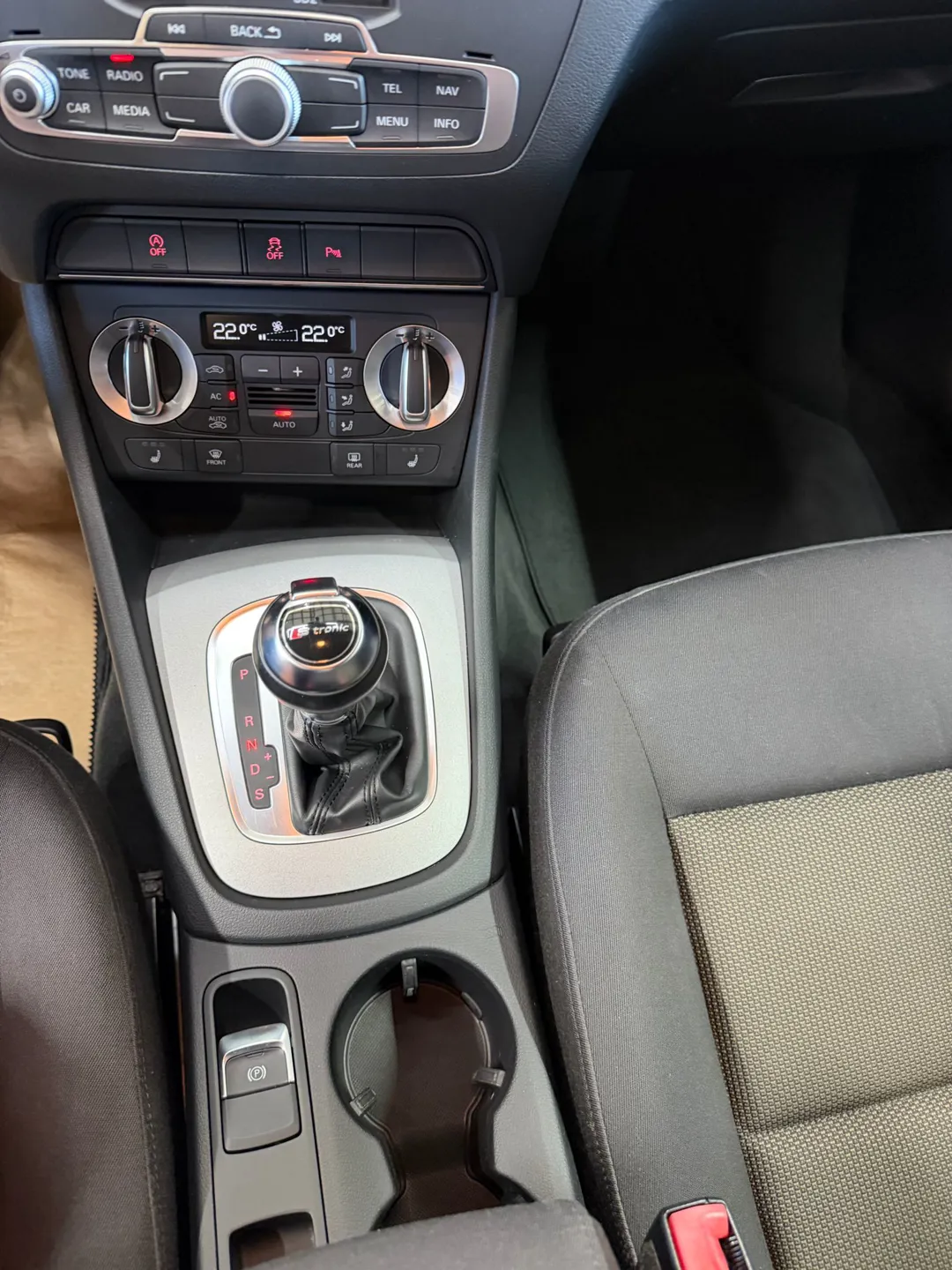 Audi Q3 2.0 TDI Quattro S tronic - Imagine 10