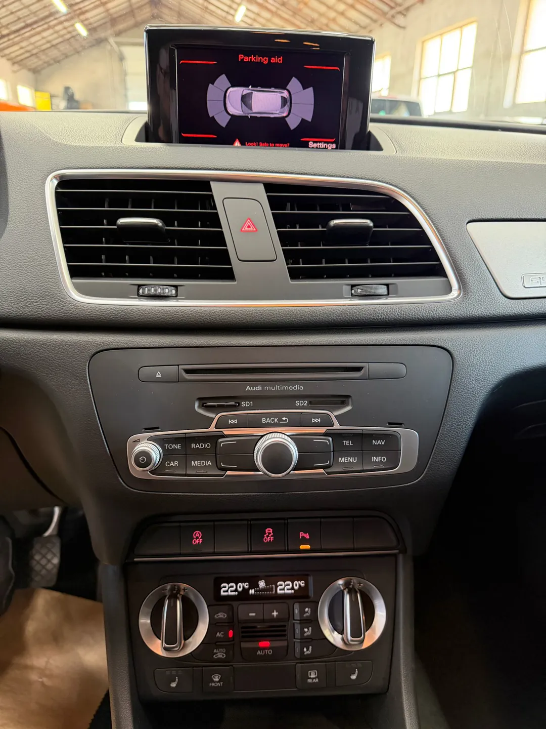 Audi Q3 2.0 TDI Quattro S tronic - Imagine 12